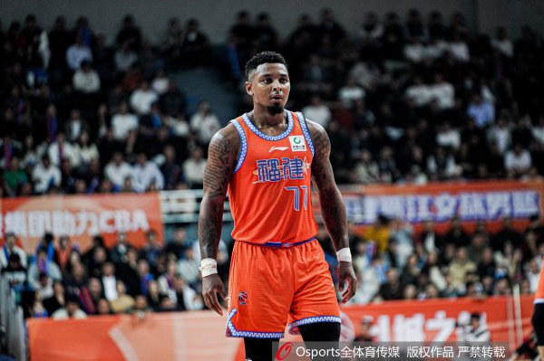 股票配资炒股公司 关键三分被帽！皮特森27中13&三分14中6空砍44分6板8助2断1帽